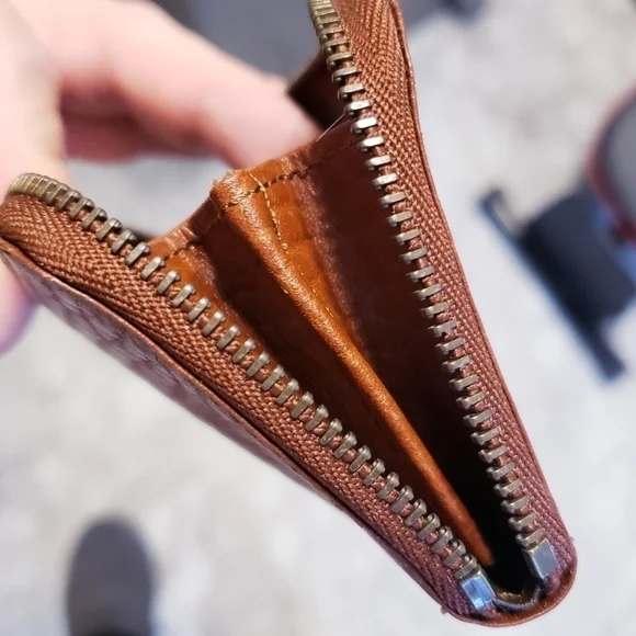 Authentic Burberry Unisex Leather Zippered Coin Pouch / Wallet - Picture 6 of 8